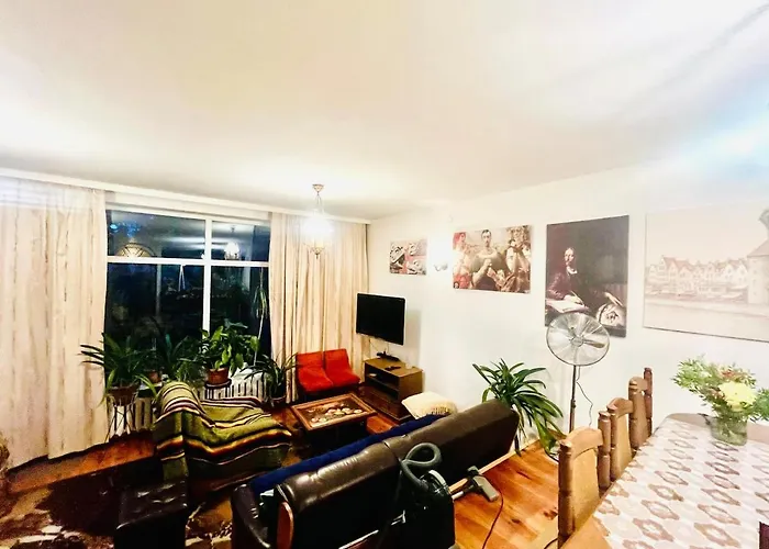 Stylish 4br Artist's With Garden- District *