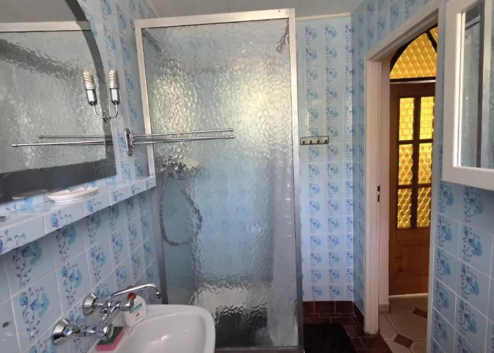 Stylish 4br Artist's With Garden- District *