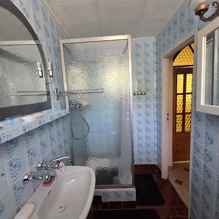 Stylish 4br Artist's With Garden- District *